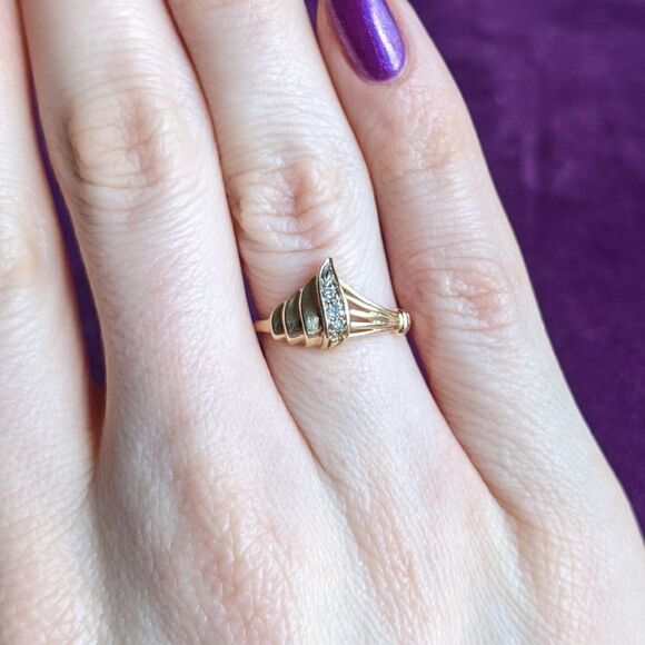 Elegant Gold and Silver Ring - Picture 1 of 7